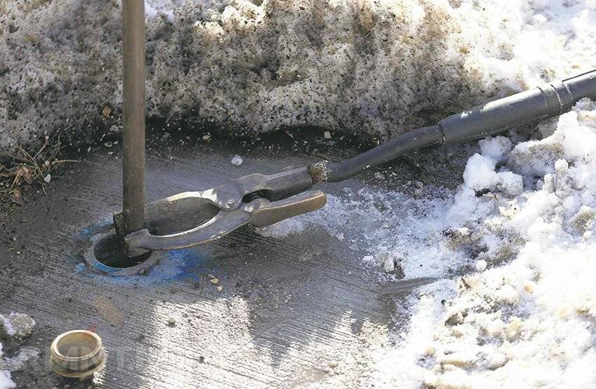 Разморозка трубы отвода воды септика в Сходне